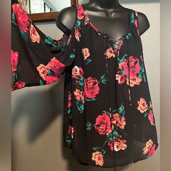 Arizona Jean Co show shoulder top, black/pink floral pattern size L - Picture 1 of 7